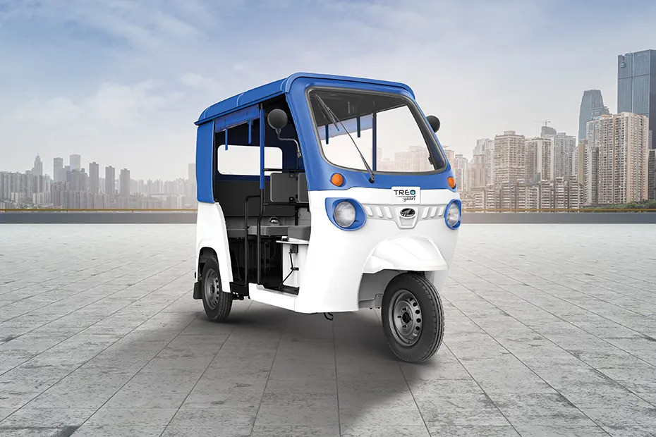 Indo Wagen Q8 Bold vs Mahindra Treo Yaari Comparison - Price & Specs