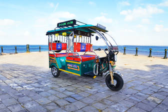 Mini Metro Battery Operated Electric Rickshaw